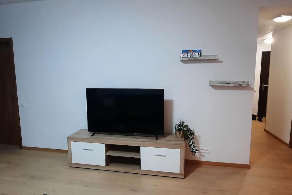 Sky-Park Flat&Parking Lägenhet Bratislava Exteriör bild